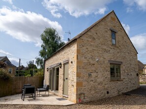 Exterior - Crooked Cottage in picturesque Upper Oddington - Pass the Keys (Upper Oddington)