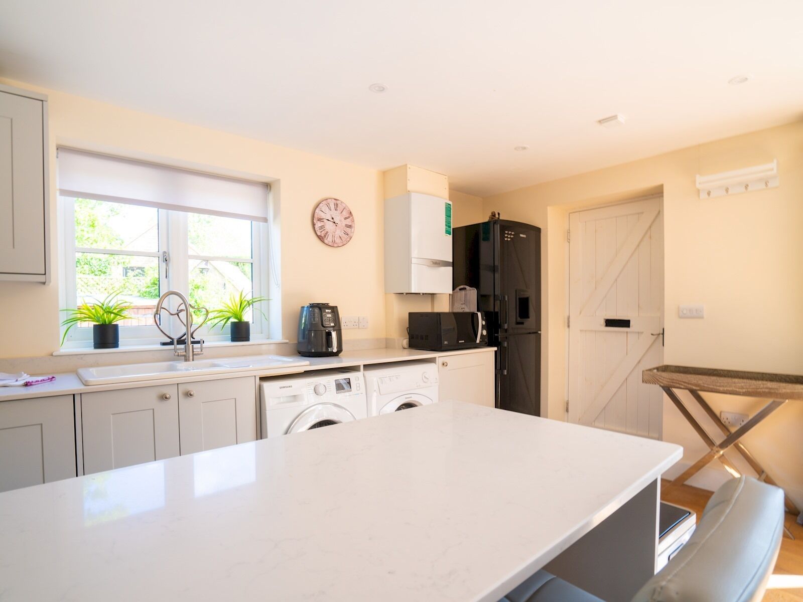 Refrigerador, microondas, horno, lavavajillas