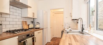 Quaint Victorian Cottage great transport to London | Pass The Keys