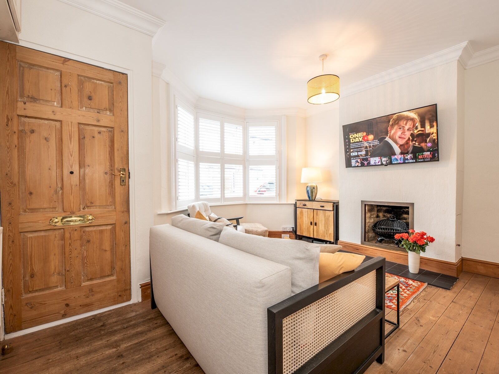 Smart-TV, Kamin, Arbeitsbereiche