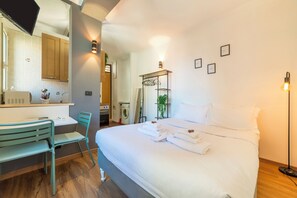 Iron/ironing board, travel cot, free WiFi, bed sheets