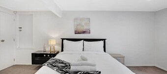 Sunny Beam Guest Suite with Parking & Kitchenette