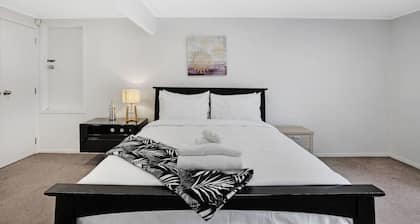 Sunny Beam Guest Suite with Parking & Kitchenette