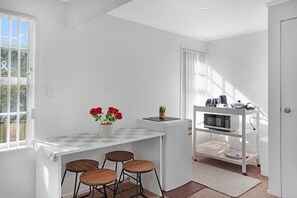 Unclassified image, 4 of 18, button - Sunny Beam Guest Suite with Parking & Kitchenette (Auckland Central Suburbs)