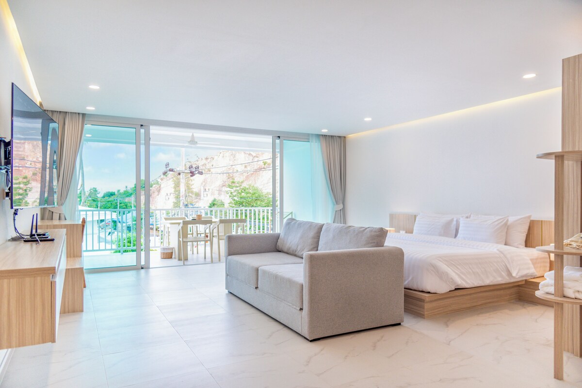 Grand Studio, Balcony, Garden View | In-room safe, soundproofing, WiFi (free)
