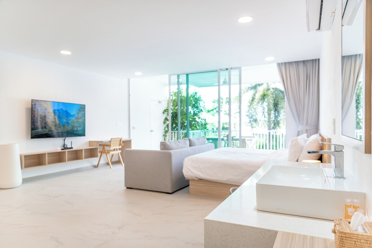 Grand Double Room, Sea View | In-room safe, soundproofing, WiFi (free)