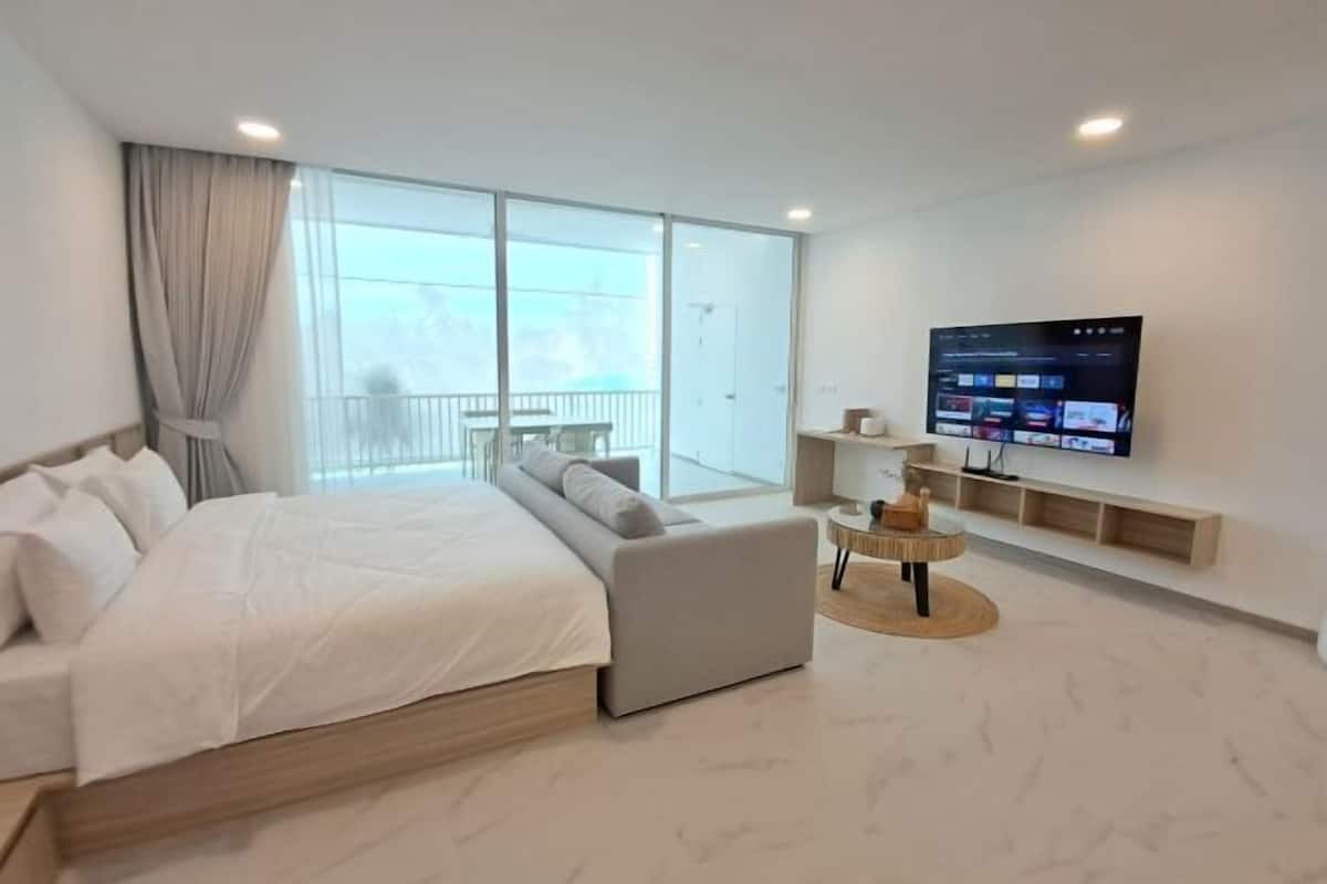 In-room safe, soundproofing, free WiFi