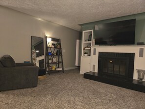 スマートテレビ、書庫、PC モニター、プリンター