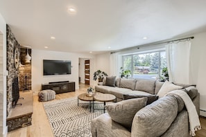 Living area - Cozy Golden Estate  (Golden)