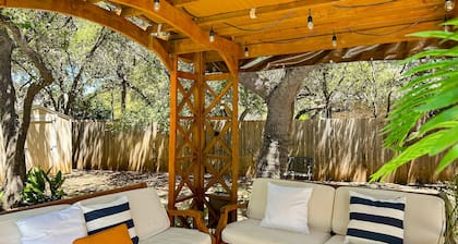 3-bedroom home with private pool, gym room, close to Downtown Austin