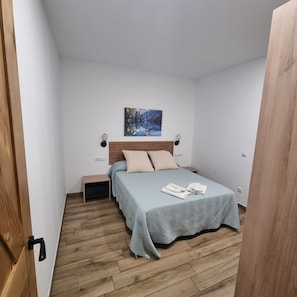 4 chambres, fer et planche à repasser, lit parapluie, Wi-Fi gratuit