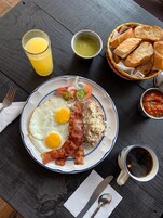 Desayuno continental gratuito y diario