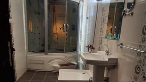 Comfort Studio | Bathroom | Combined shower/tub, hair dryer, slippers, towels - Adeal Serviced Apartments (Ha'il)