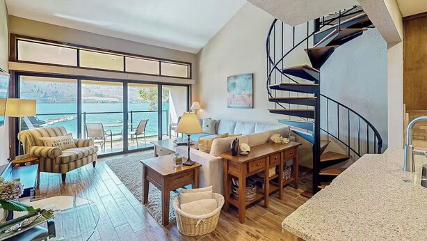 Smart TV - Lake Chelan Shores: Sandy Beach Delight # 1-5; Chelan, WA. Beautiful 2-bdr condo (Chelan)