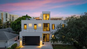 Exterior - West Palm Beach / Ocean Views, Pool & Hot Tub (West Palm Beach)