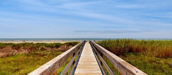 3-bedroom beach home with patio, backyard and dog-friendly