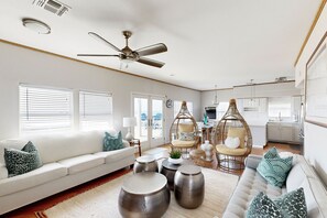 TV, DVD-spiller og bøker