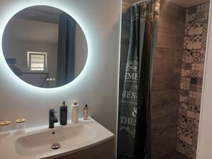 Bathroom - Cocooning break in Moussan (Moussan)