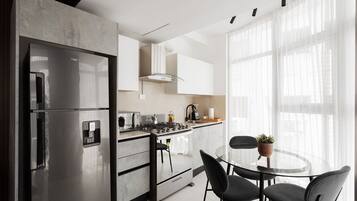 Refrigerador, microondas, horno, cafetera/tetera