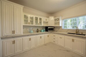 Kahden hengen deluxe-huone, näköala puutarhaan | Yksityinen keittiö