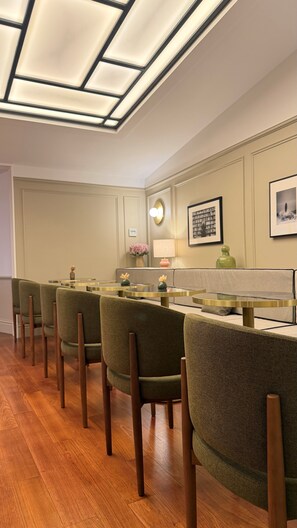 Daily buffet breakfast (EUR 15 per person) - Hôtel Le Clos Huguerie – Boutique Hôtel – Bordeaux Centre (Bordeaux)