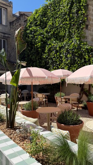 Terrace/patio - Hôtel Le Clos Huguerie – Boutique Hôtel – Bordeaux Centre (Bordeaux)
