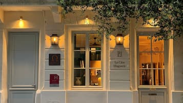 Mặt tiền nơi lưu trú