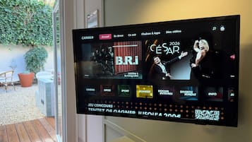 Hochwertige Bettwaren, Zimmersafe, Schreibtisch