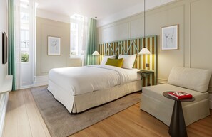 Bureau, espace de travail pour ordinateur portable, Wi-Fi gratuit