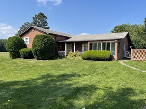 Exterior - Kelly's Carriage House (Savona)