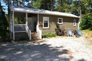 Exterior - Charming Tiny Home Bear Pen Bungalow with AC and WiFi near Wonderful Franklin NC (Franklin)