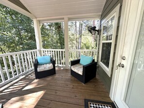 Terrace/patio - Storybook Mountain Cottage – Romantic Cottage w/ Fire Pit & Private Porch (Franklin)