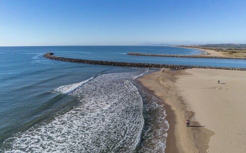 Maison de vacances à Vendres  plage. Résidence avec piscines à 800m de la plage