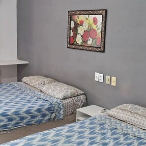 Standard-Doppel- oder -Zweibettzimmer | Schreibtisch, kostenloses WLAN
