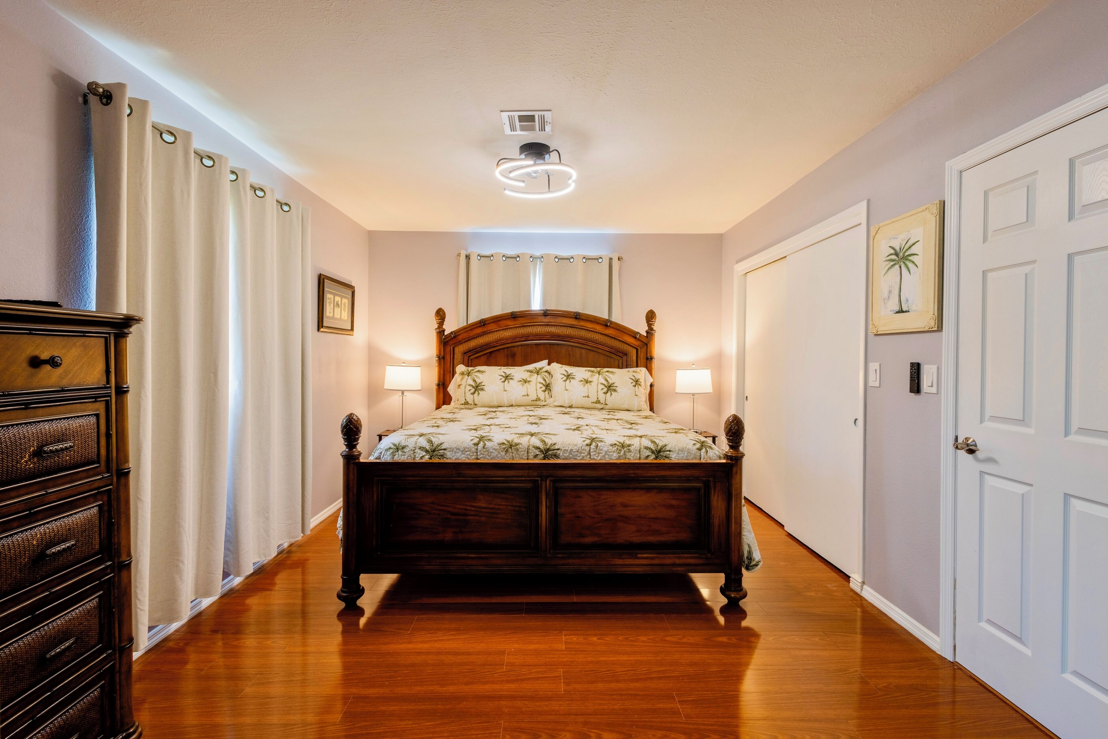 2 bedrooms, desk, iron/ironing board, WiFi