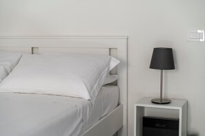 Iron/ironing board, free WiFi, bed sheets - Pinzochere 16 N - Studio Apartment, Sleeps 2 (Firenze)