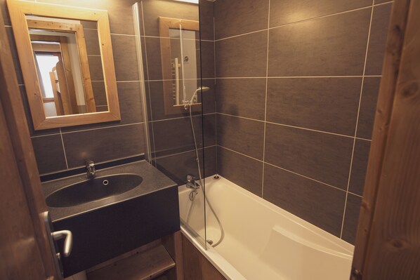 Duplex, 2 Bedrooms, Balcony | Bathroom