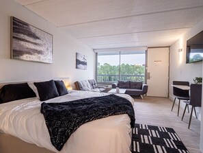 1 bedroom, WiFi - Kissimmee Luxury 1BR Condo & Next to Disney World (Kissimmee)