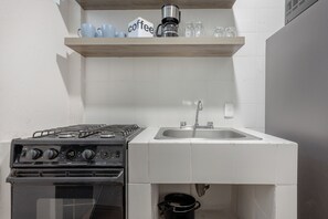 Apartment | Private kitchen | Fridge, microwave, oven, stovetop - Chic City Living - Roma Norte -laundry- Sleeps 7 (Mexico City)