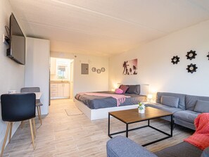 1 Schlafzimmer, Schreibtisch, WLAN, Bettwäsche