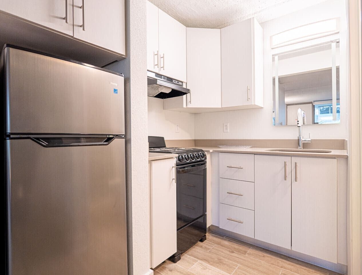 Réfrigérateur, micro-ondes, cafetière/bouilloire