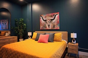 2 bedrooms, iron/ironing board, WiFi, bed sheets - 'Green Door' Downtown Loft (San Angelo)