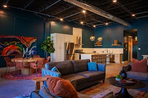 Smart TV - 'Green Door' Downtown Loft (San Angelo)