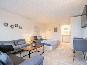 1 bedroom, desk, WiFi, bed sheets
