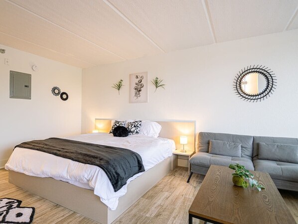 1 bedroom, desk, WiFi, bed sheets