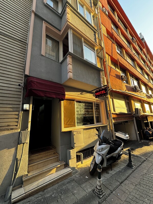 Fachada de la propiedad