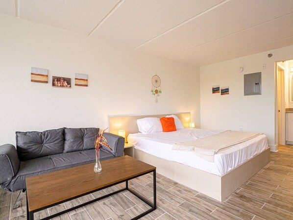 1 bedroom, desk, WiFi, bed sheets