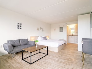 1 bedroom, desk, WiFi, bed sheets