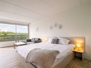 1 Schlafzimmer, Schreibtisch, WLAN, Bettwäsche