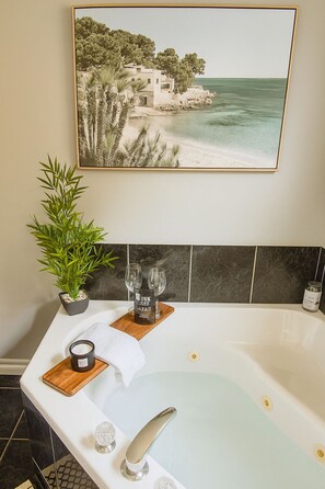 Shower, jetted bath, hair dryer, towels